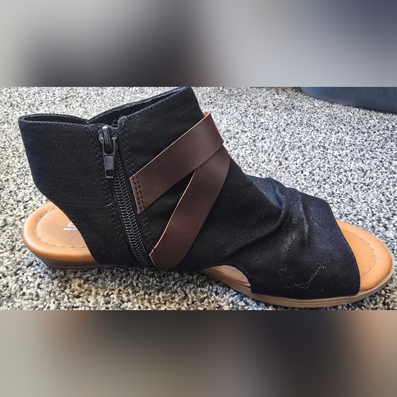 Soda Shoes Womens Size 7.5 Black Fabric Buckle Slip On Flat Sandal Slides - Picture 11 of 12